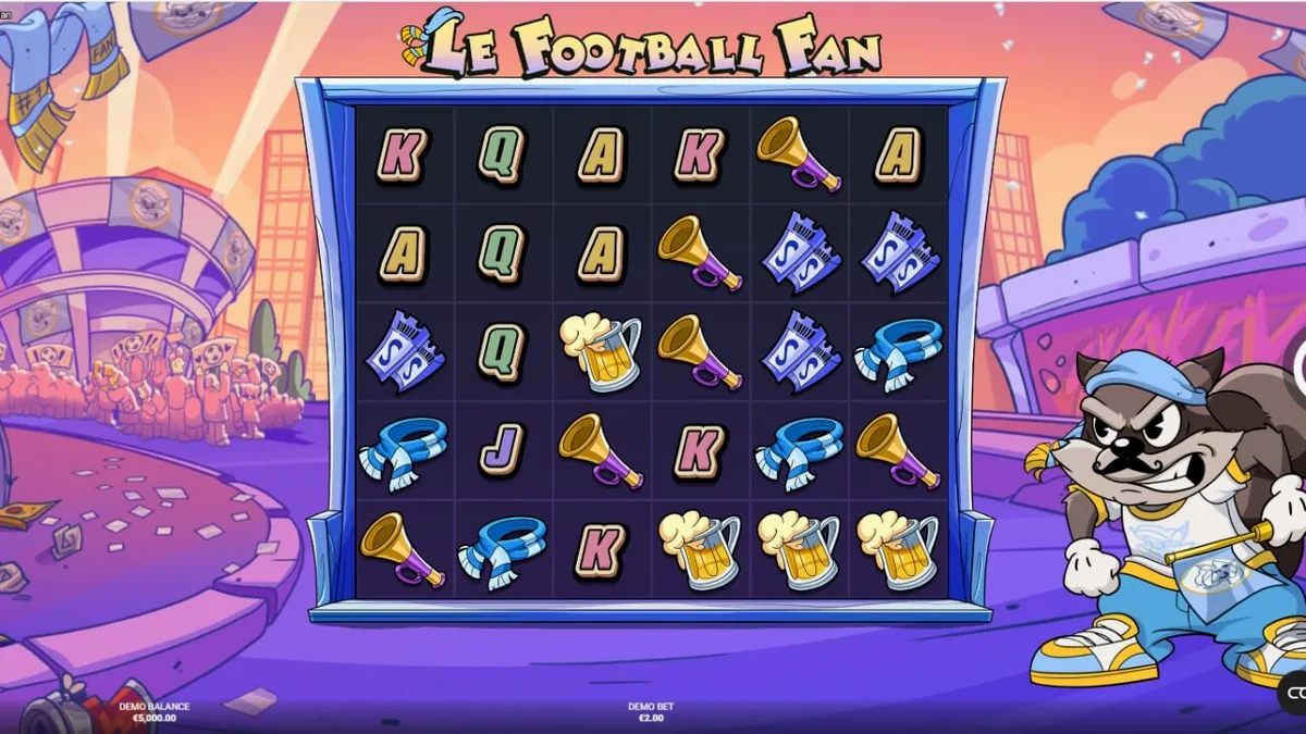 Mascote guaxinim celebrando em um estádio de futebol no slot Le Football Fan